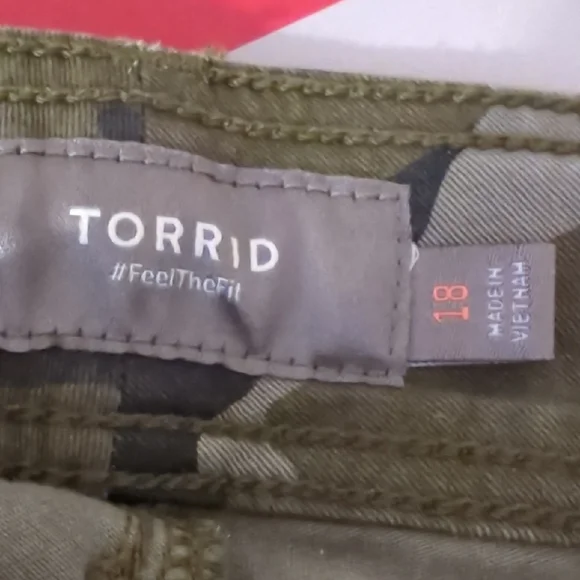 Camouflage Cargo Pants - Picture 9 of 11